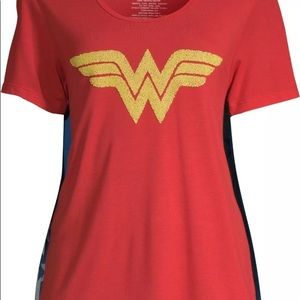 Wonder Woman Juniors tshirt with 2 removable cape